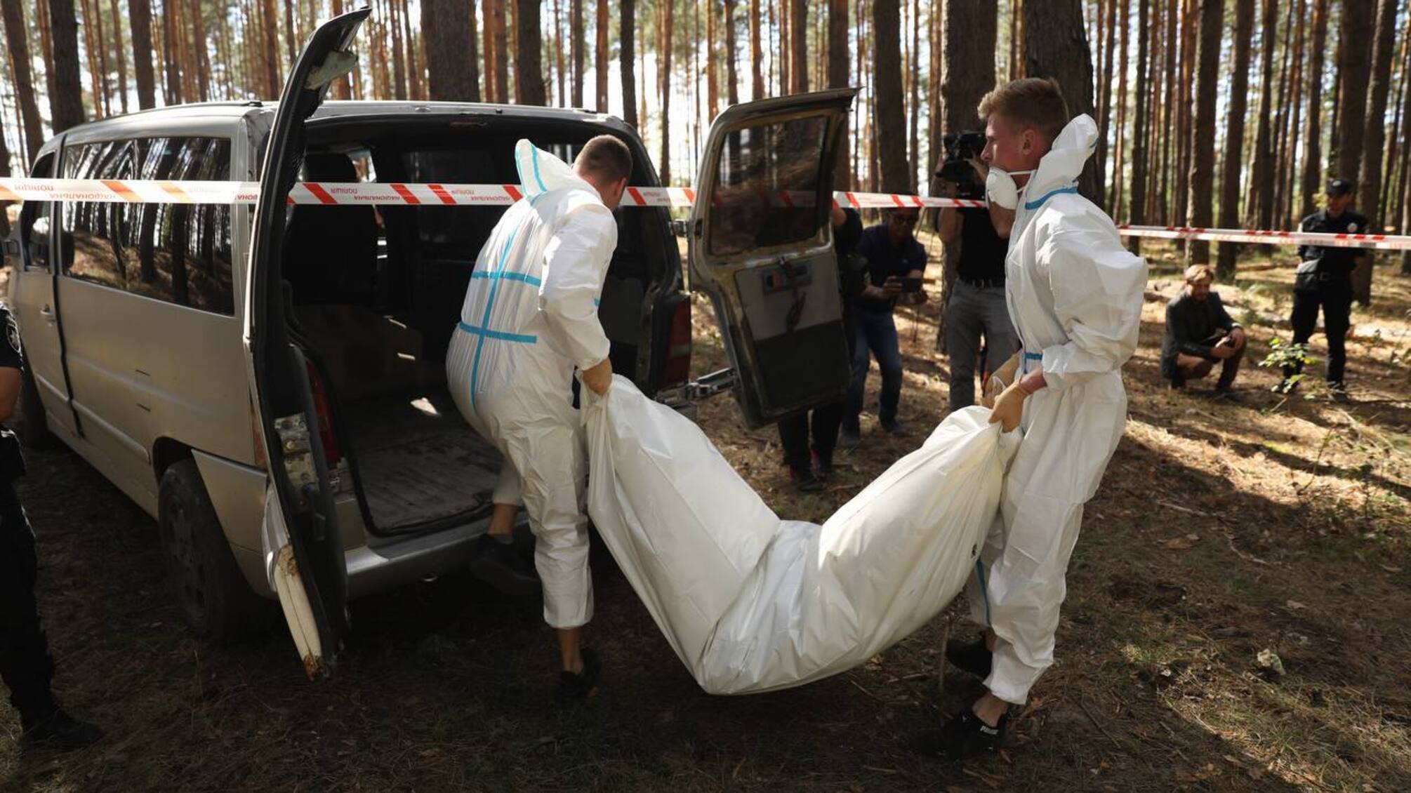У селі на Київщині поліція знайшла тіло ще одного закатованого окупантами (фото)
