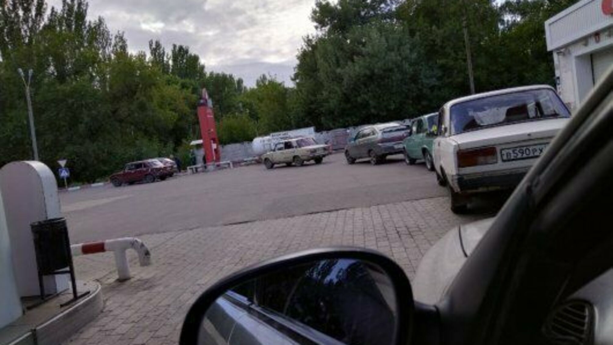 В так называемой 'ДНР' исчез бензин: на АЗС очереди и паника из-за подорожания топлива