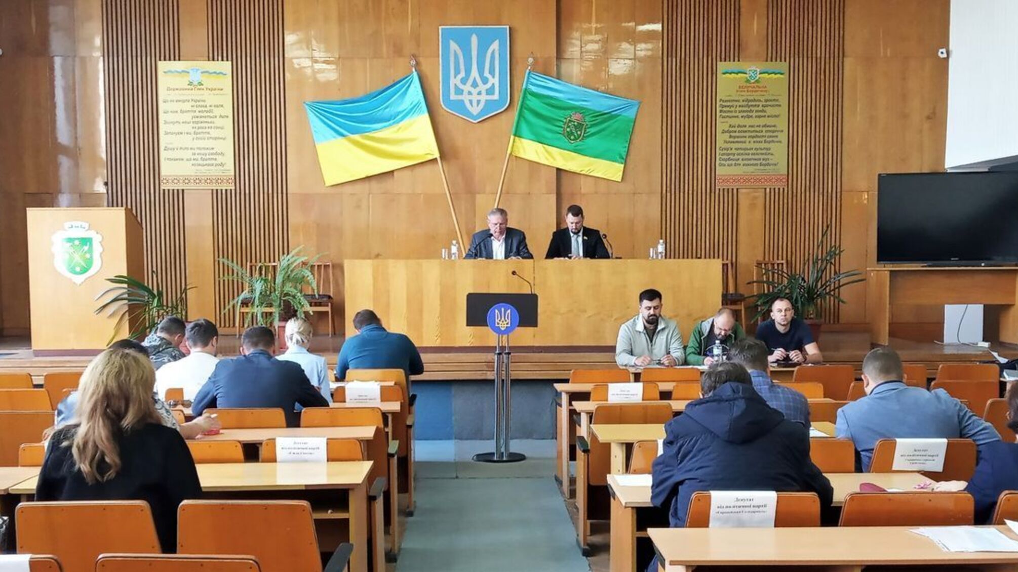На сессии Бердичевского горсовета мэр оправдывает подчиненных, подозреваемых в хищении горючего