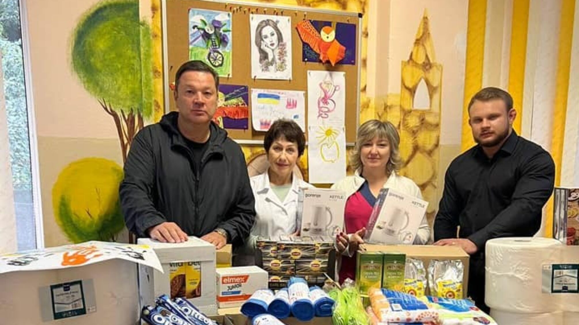 Волонтери передали дитячій лікарні 'Охматдит' партію гуманітарної допомоги