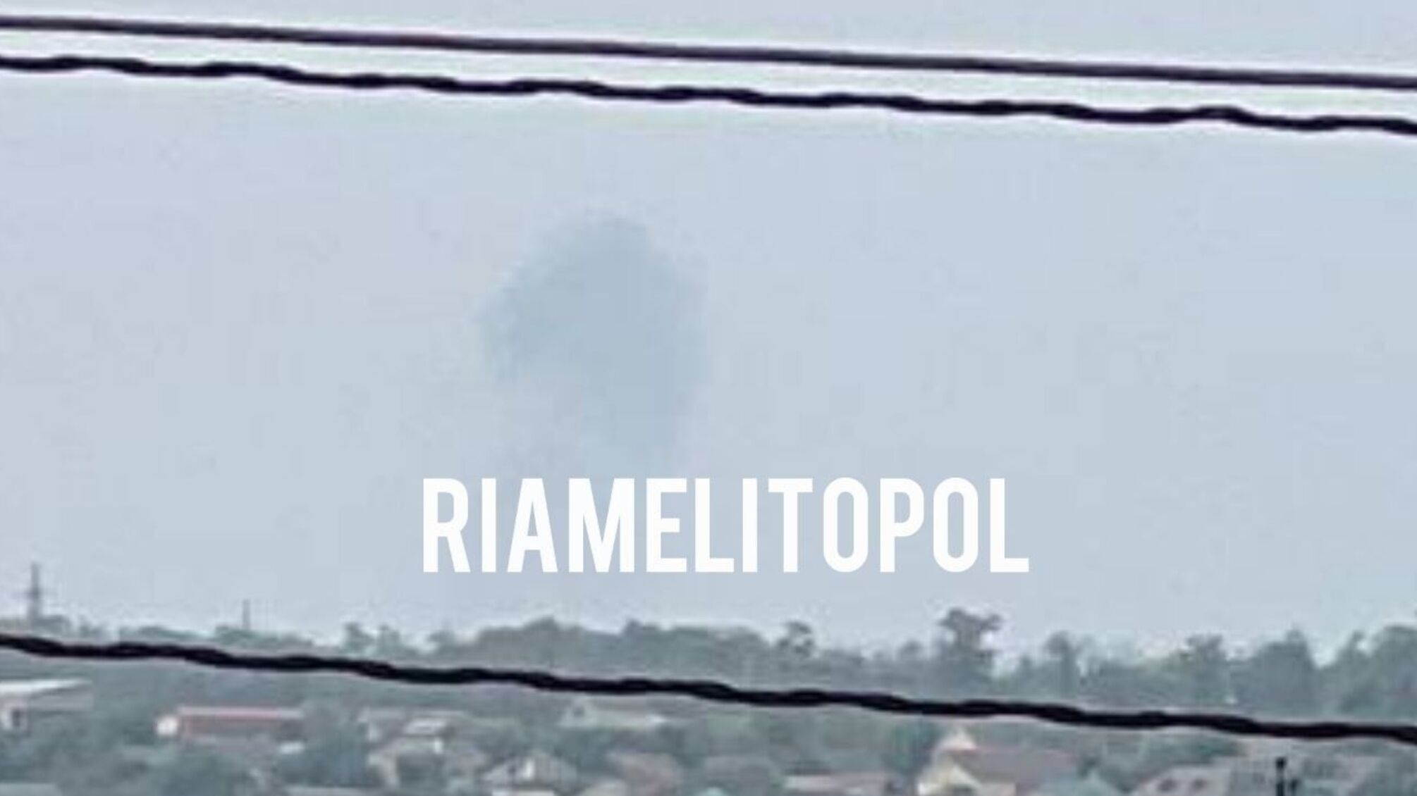 В Мелитополе снова дымит аэродром: сообщают о 'прилете' (видео)