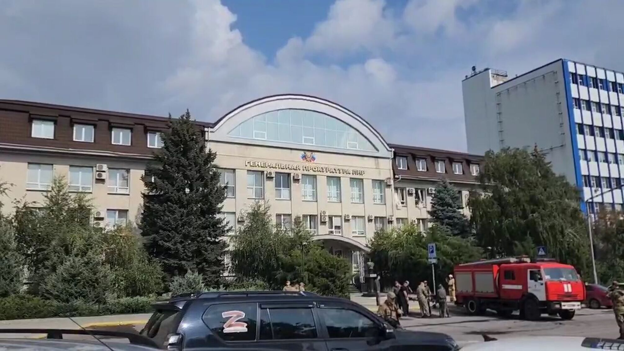 РосСМИ: в здании 'Генпрокуратуры ЛНР' в Луганске прогремел взрыв, возможно есть жертвы (видео)