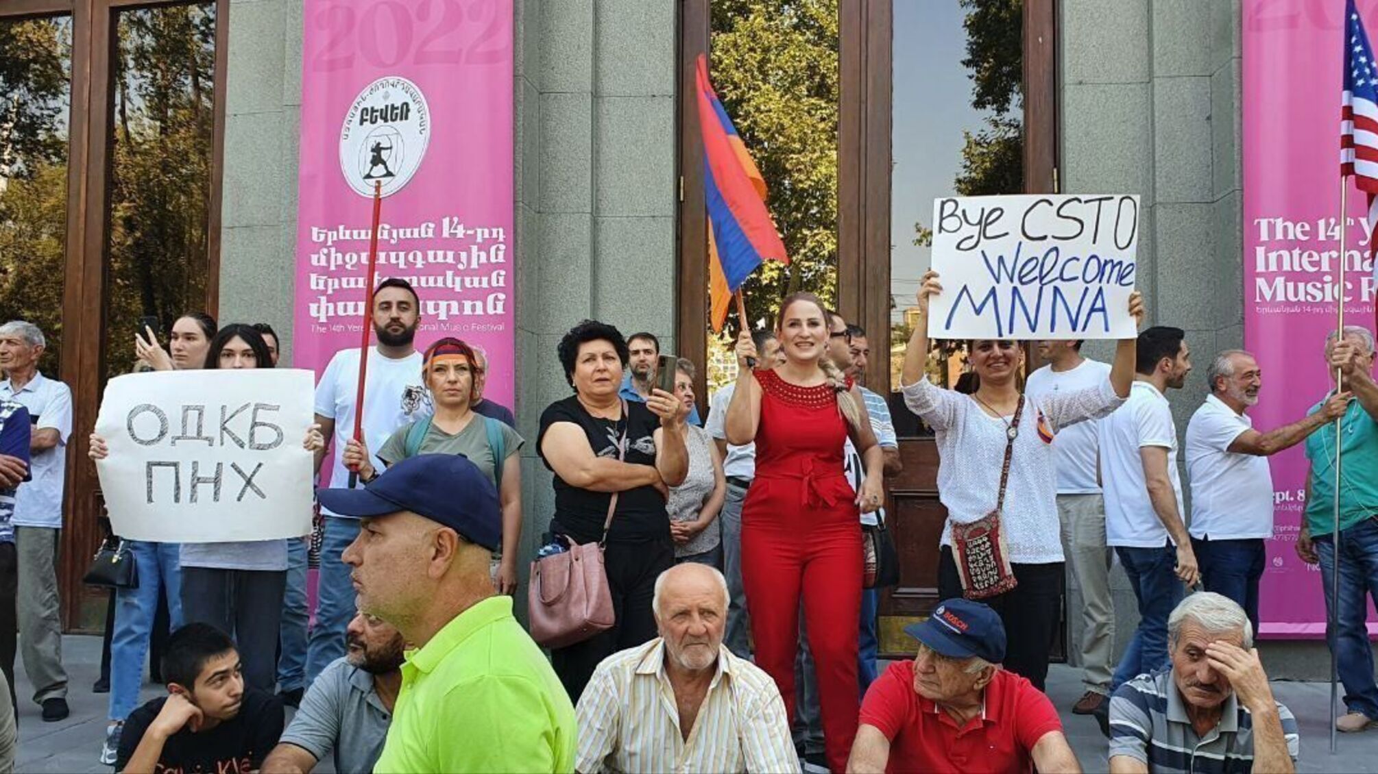 У Вірменії протести: після кидка від росії люди вимагають у керівництва країни вийти з ОДКБ