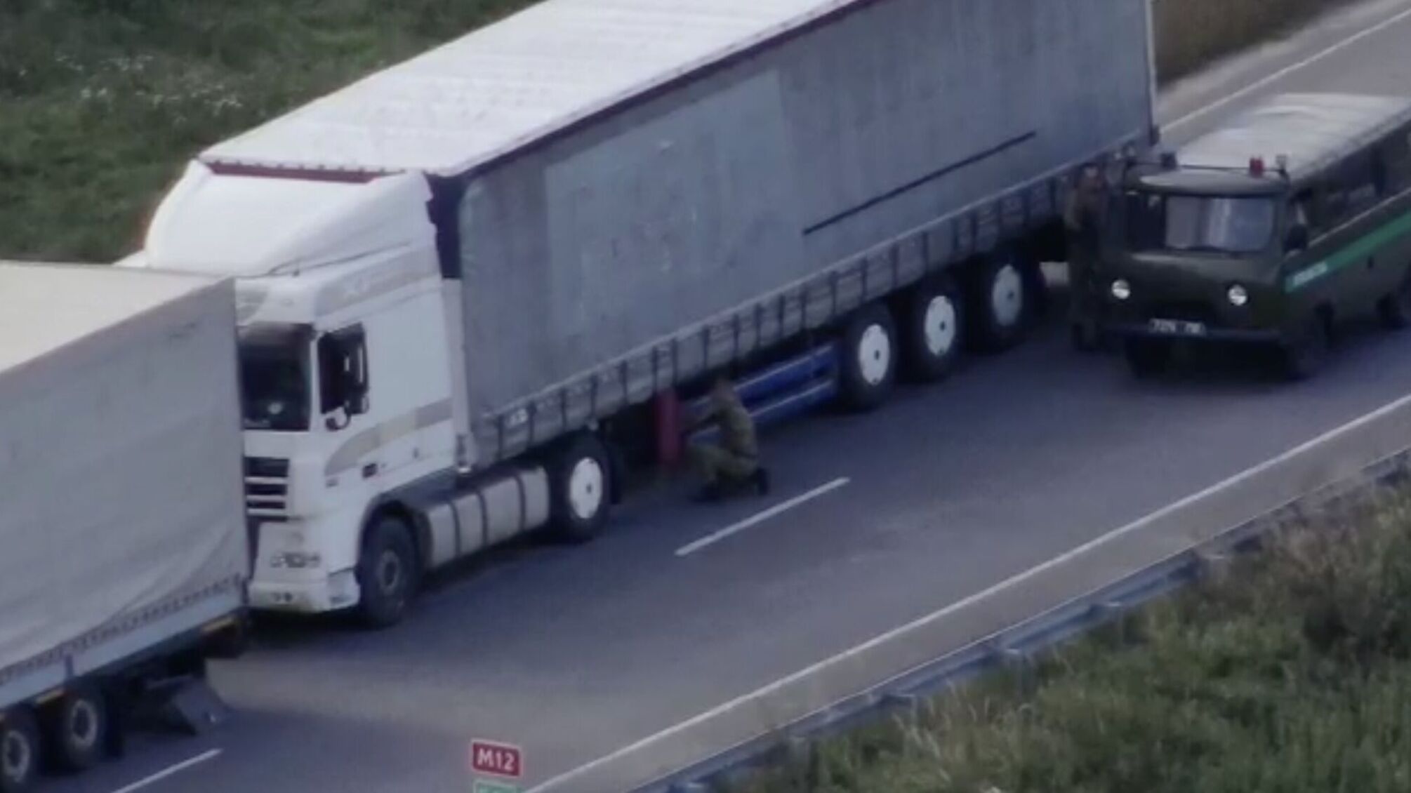 белорусские пограничники грабят украинские фуры Цаплиенко