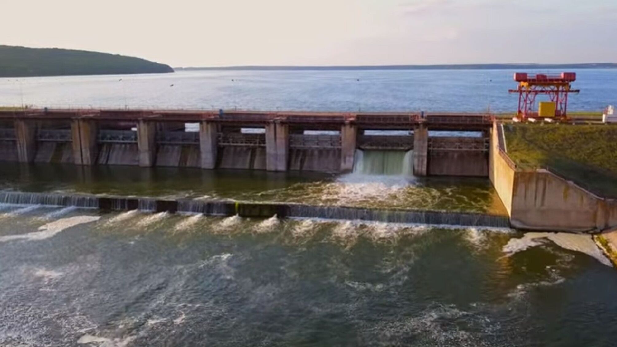 Россияне бьют по Печенежской дамбе