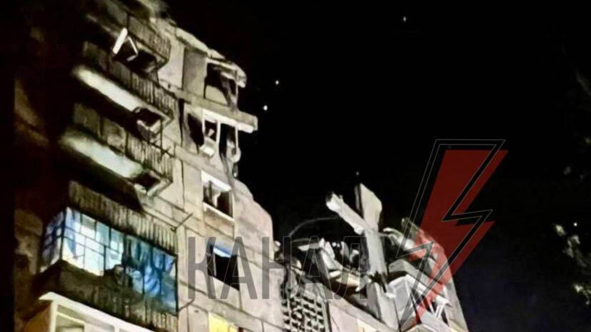 В Торецке россияне попали в 9-ти этажку: верхние этажи - 'сложились'