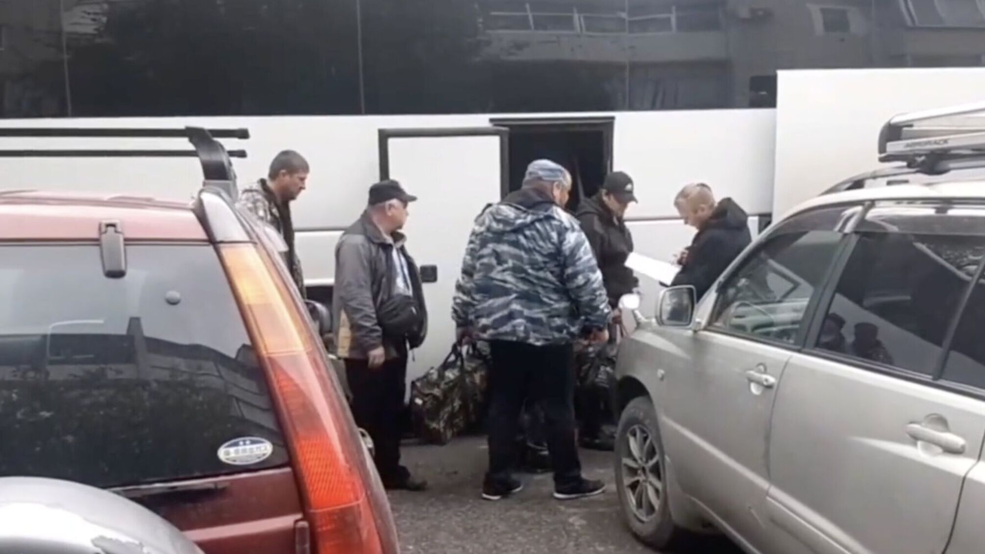 у Благовіщенську Амурської області резервістів відправляли на війну під звуки оркестру