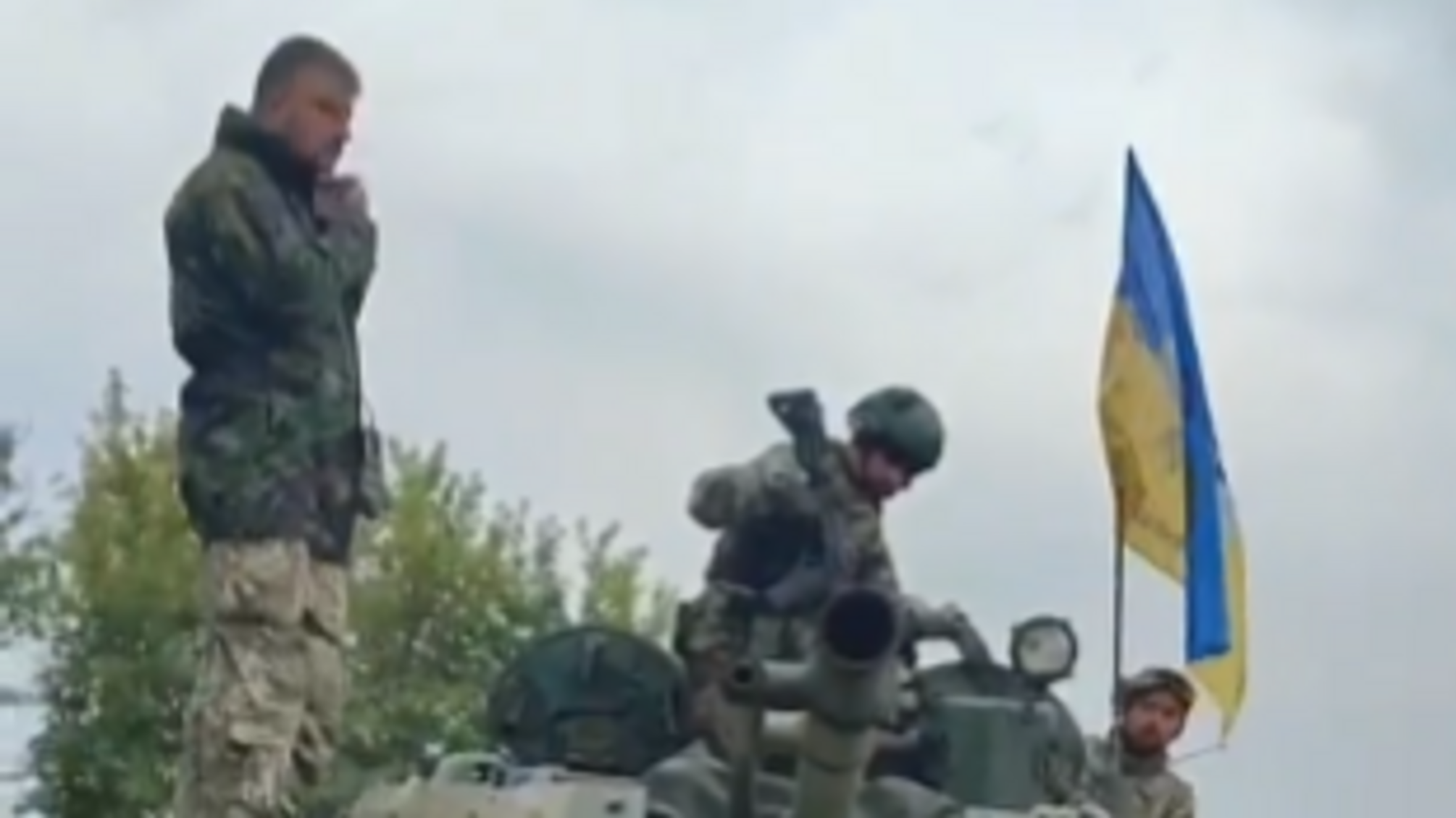 Бійці 98 батальйону ТРО 'Азов' показали захоплену БМП-3 окупантів (відео)