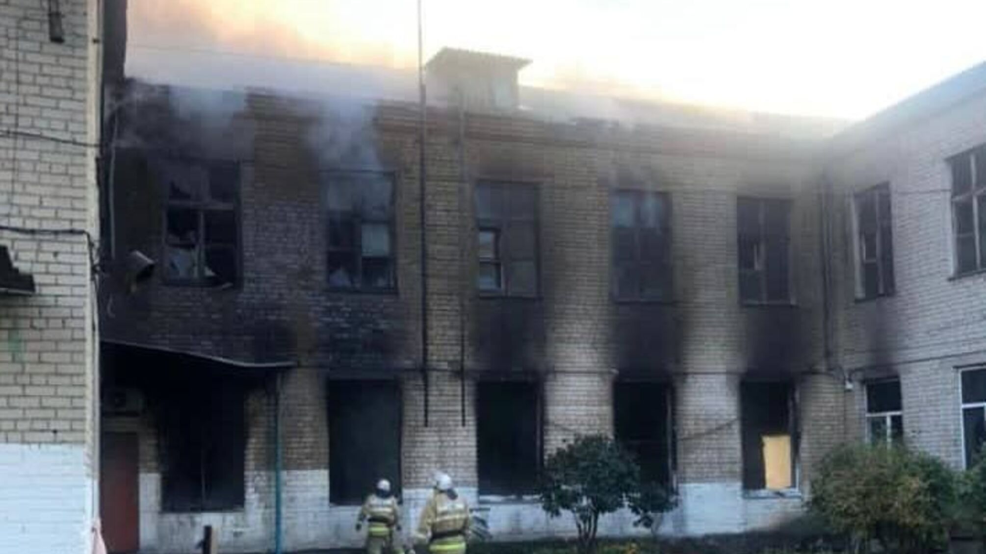 У Волгоградській області люди спалили місцеву адміністрацію, яка слугувала військоматом після оголошення мобілізації