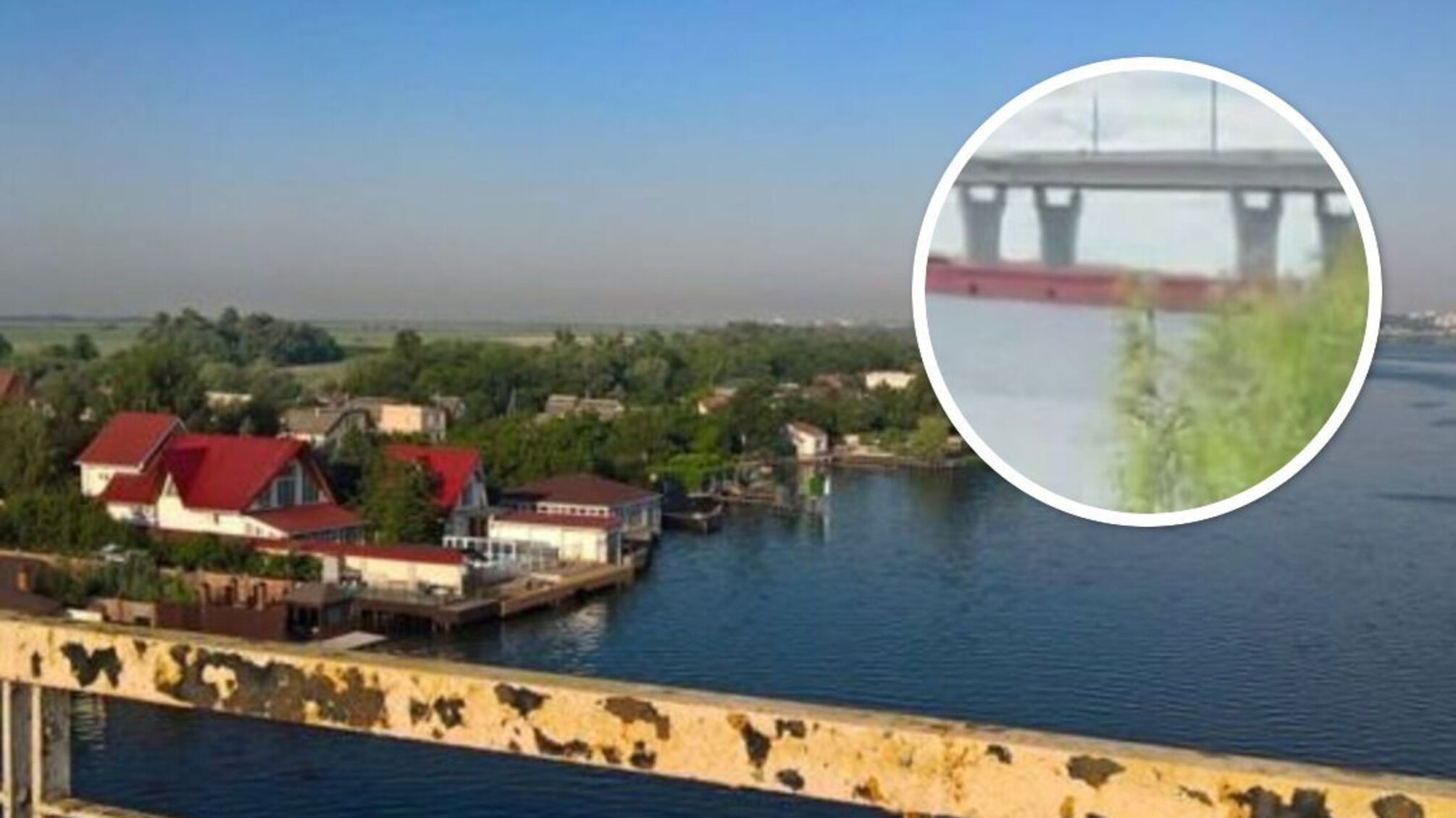 Окупанти повертають баржі під Антонівський міст
