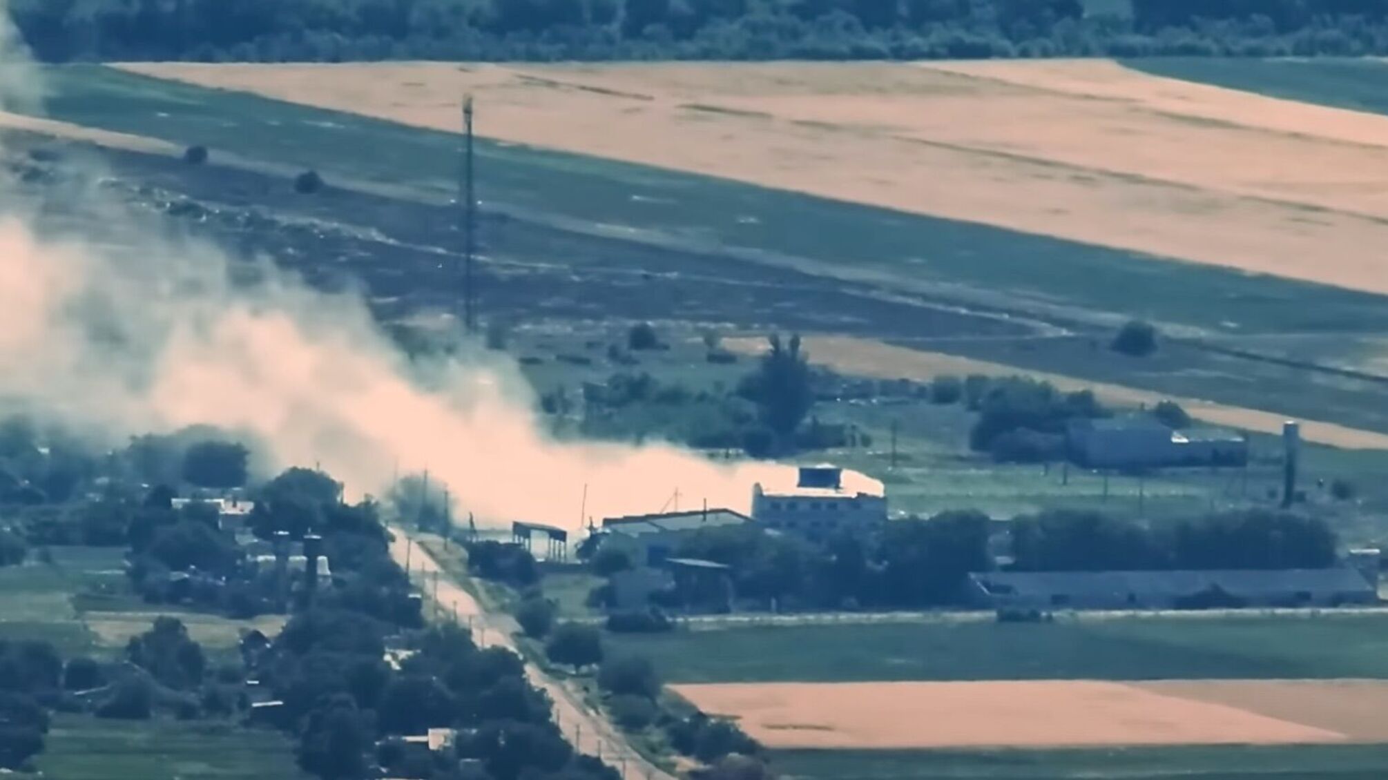 В Херсонском районе артиллерия ВСУ ювелирно попала по вражеской базе (видео)