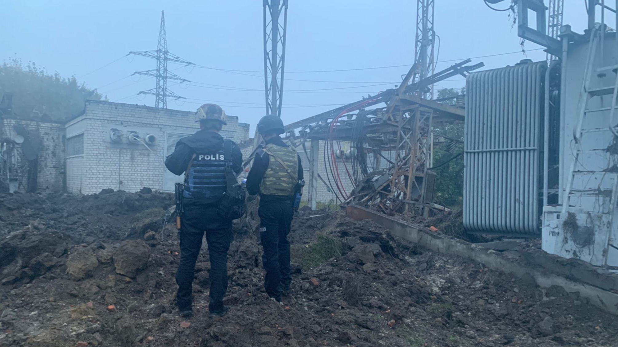 Оккупанты обстреляли Харьков ракетами С-300: полицейские документируют последствия атаки