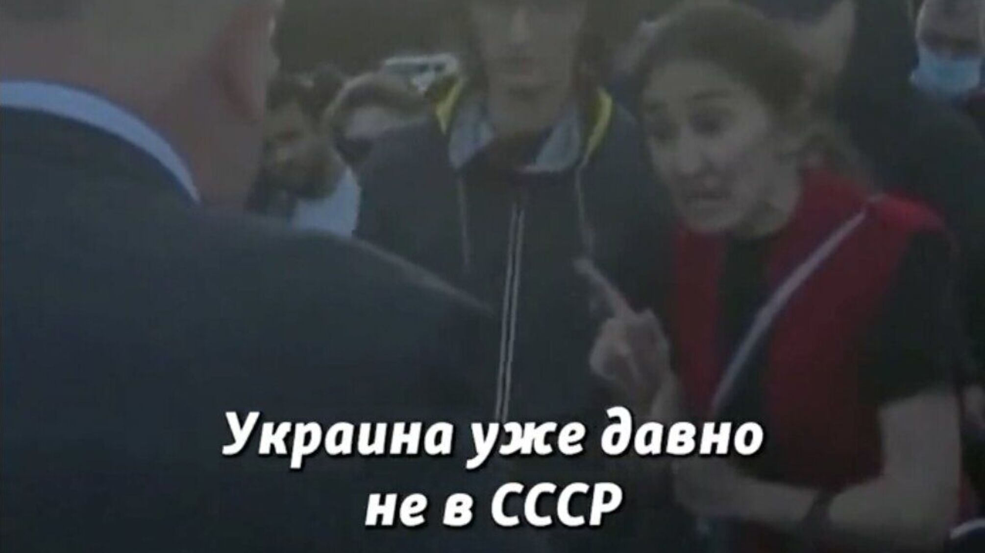 'Мы оккупанты, а Украина уже давно не в СССР': на митинге в Кабардино-Балкарии женщина не побоялась сказать правду местному чиновнику (видео)