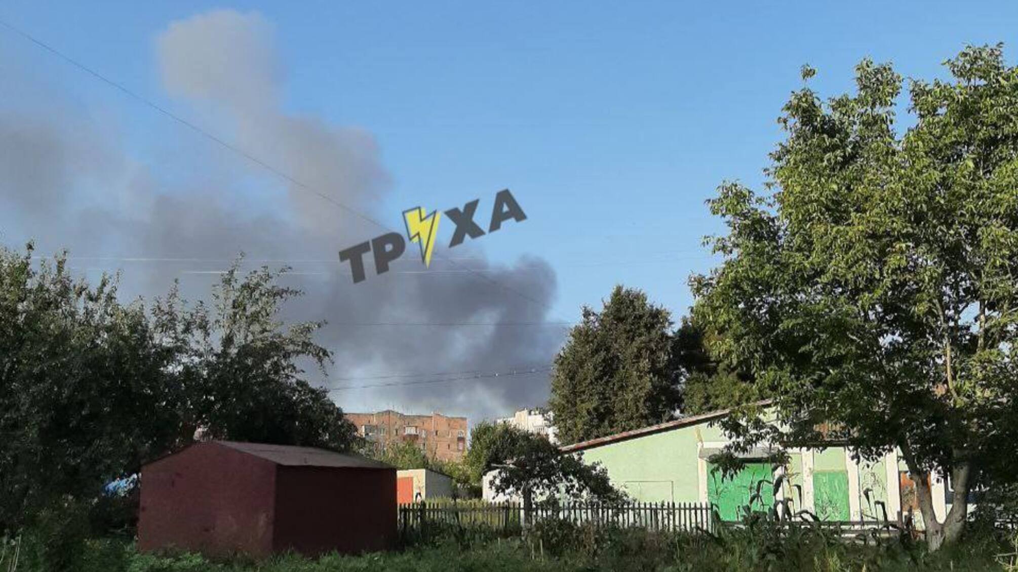 Під Херсоном вибухи: повідомляють про детонацію й дим у Чорнобаївці (фото)