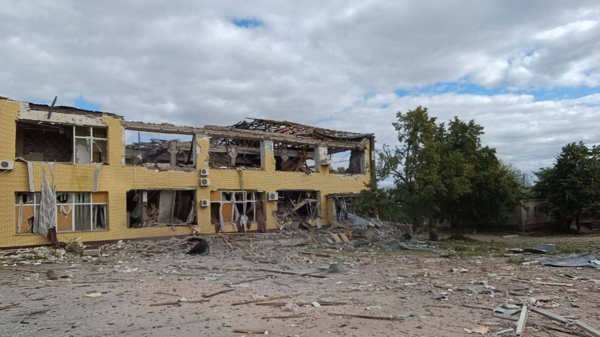 разрушенное здание взрыв Купянск