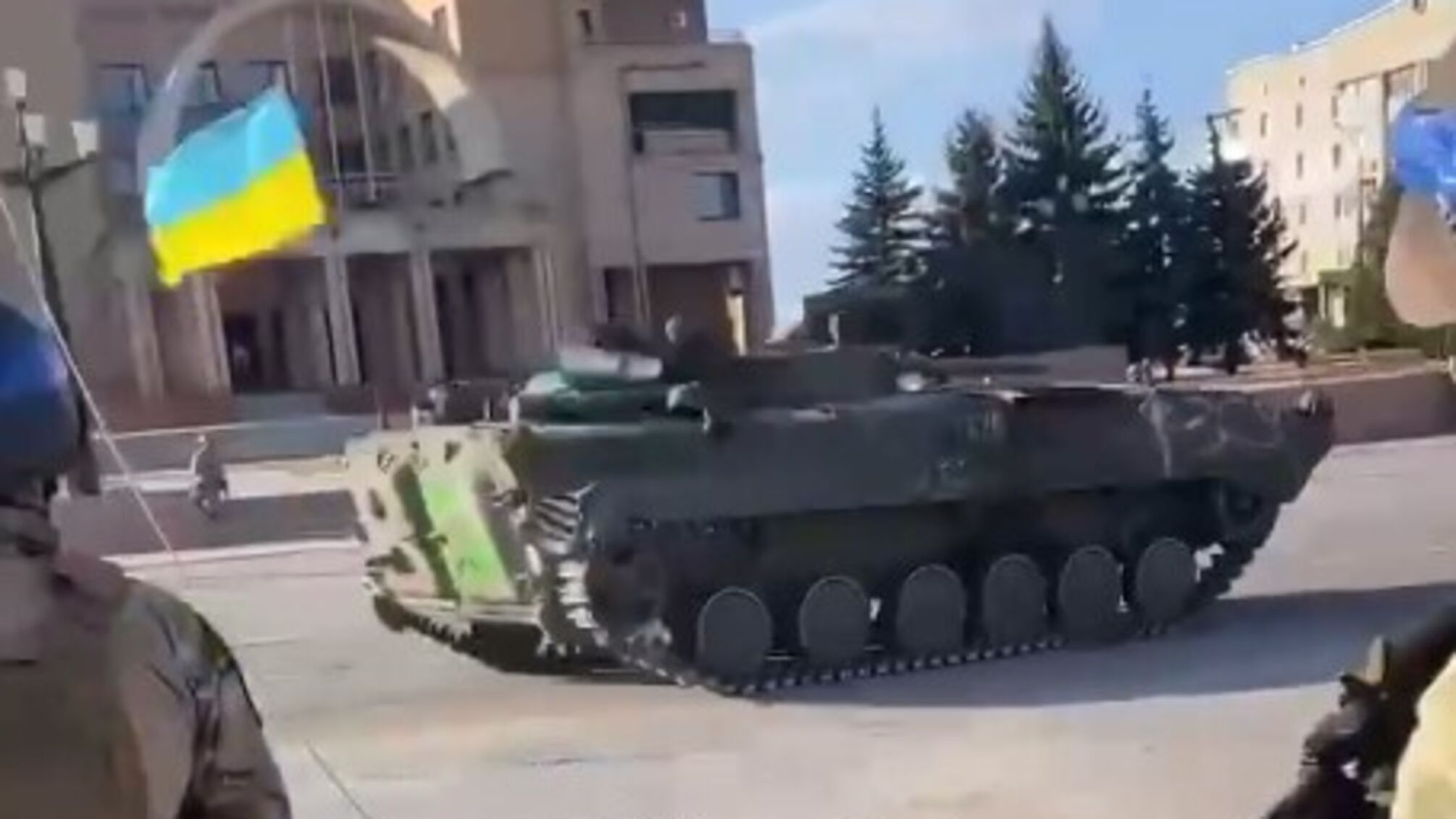 У мережі шириться відео заїзду українських танків в Балаклію