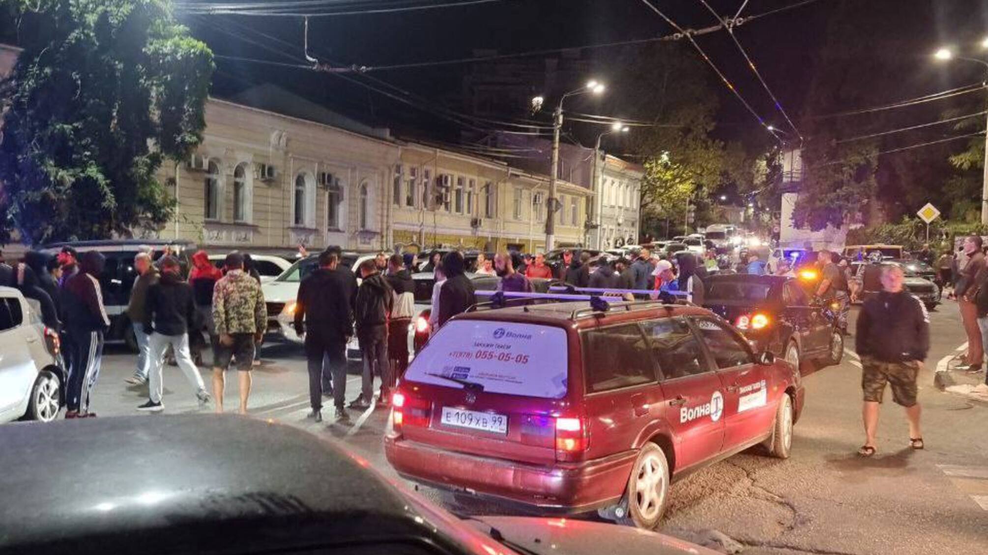 люди машини