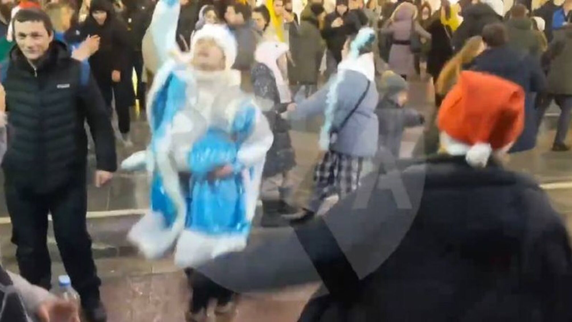 В новогоднюю ночь, в центре Москвы танцевали под 'Еще не умерла Украина' (видео)