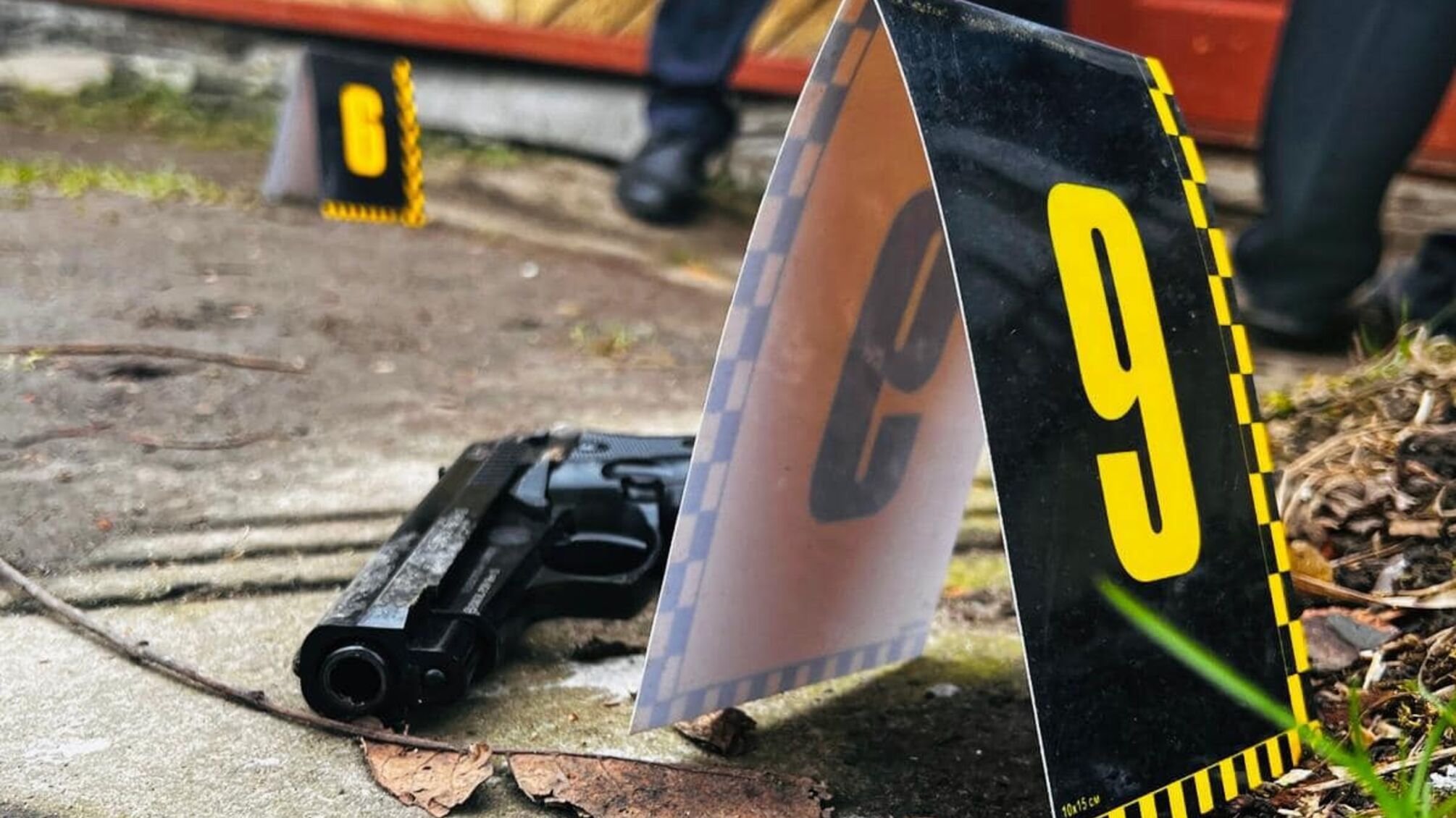 Выстрелил в женщину, а потом в себя: на Прикарпатье мужчина устроил стрельбу