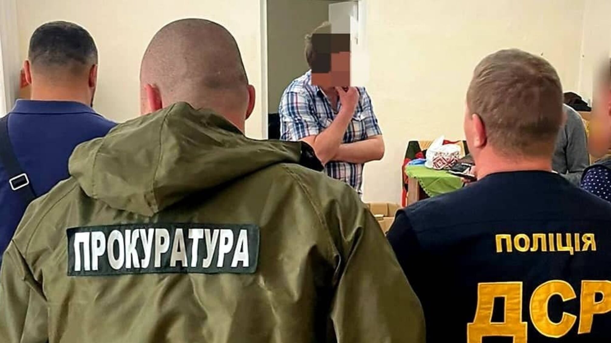 'Буковинська бізнес-фемелі': судитимуть місцеву депутатку, яка разом із чоловіком торгувала гуманітаркою (фото)