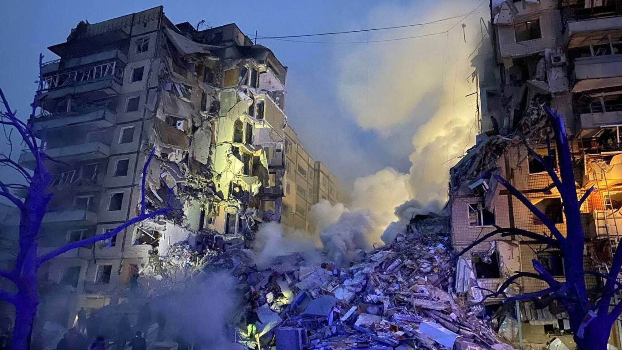 Обстрел многоэтажки в Днепре: количество погибших возросло, разбор завалов продолжается (фото)