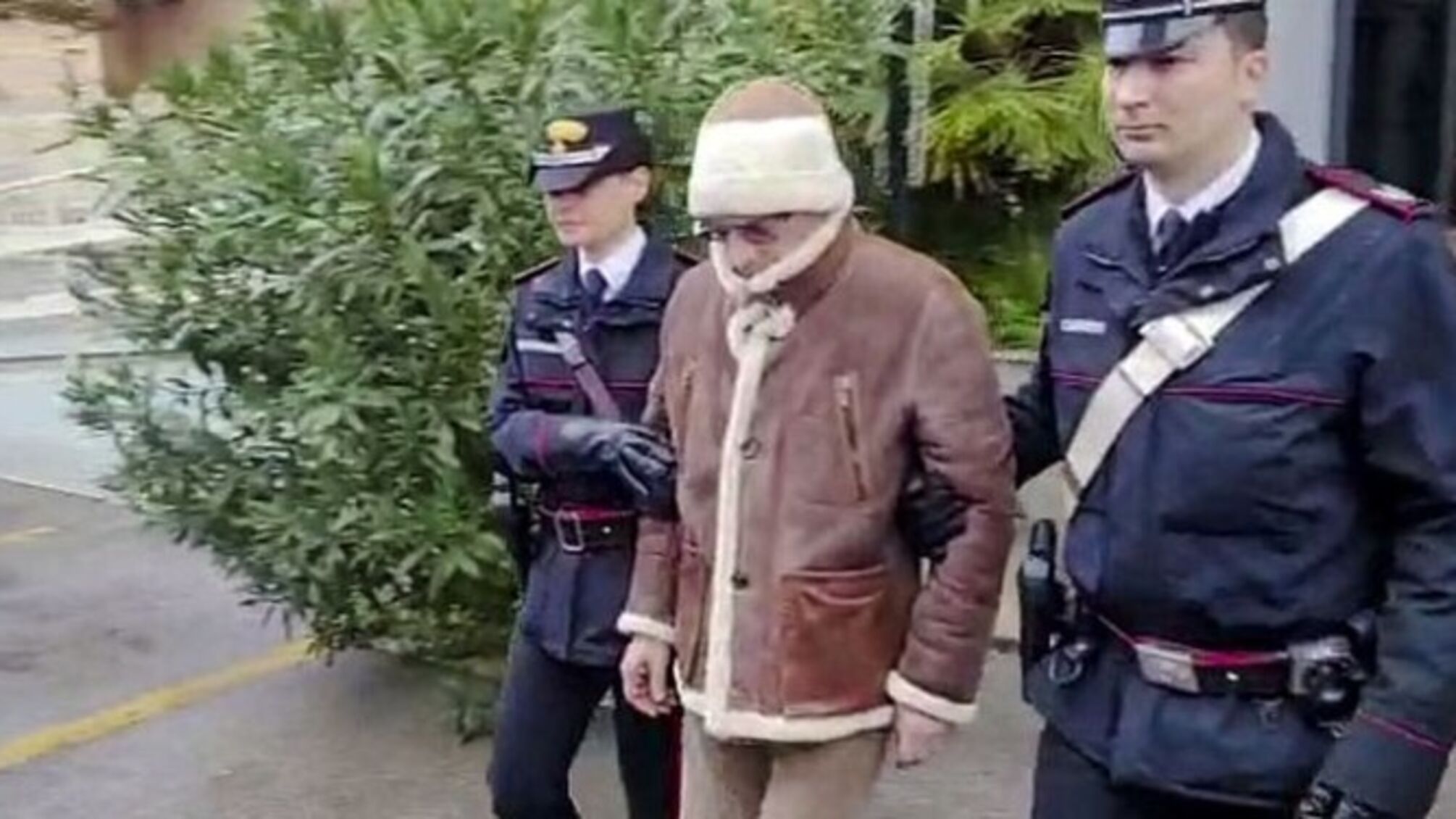 Його розшукували понад 30 років: в Італії затримали боса мафії (фото)