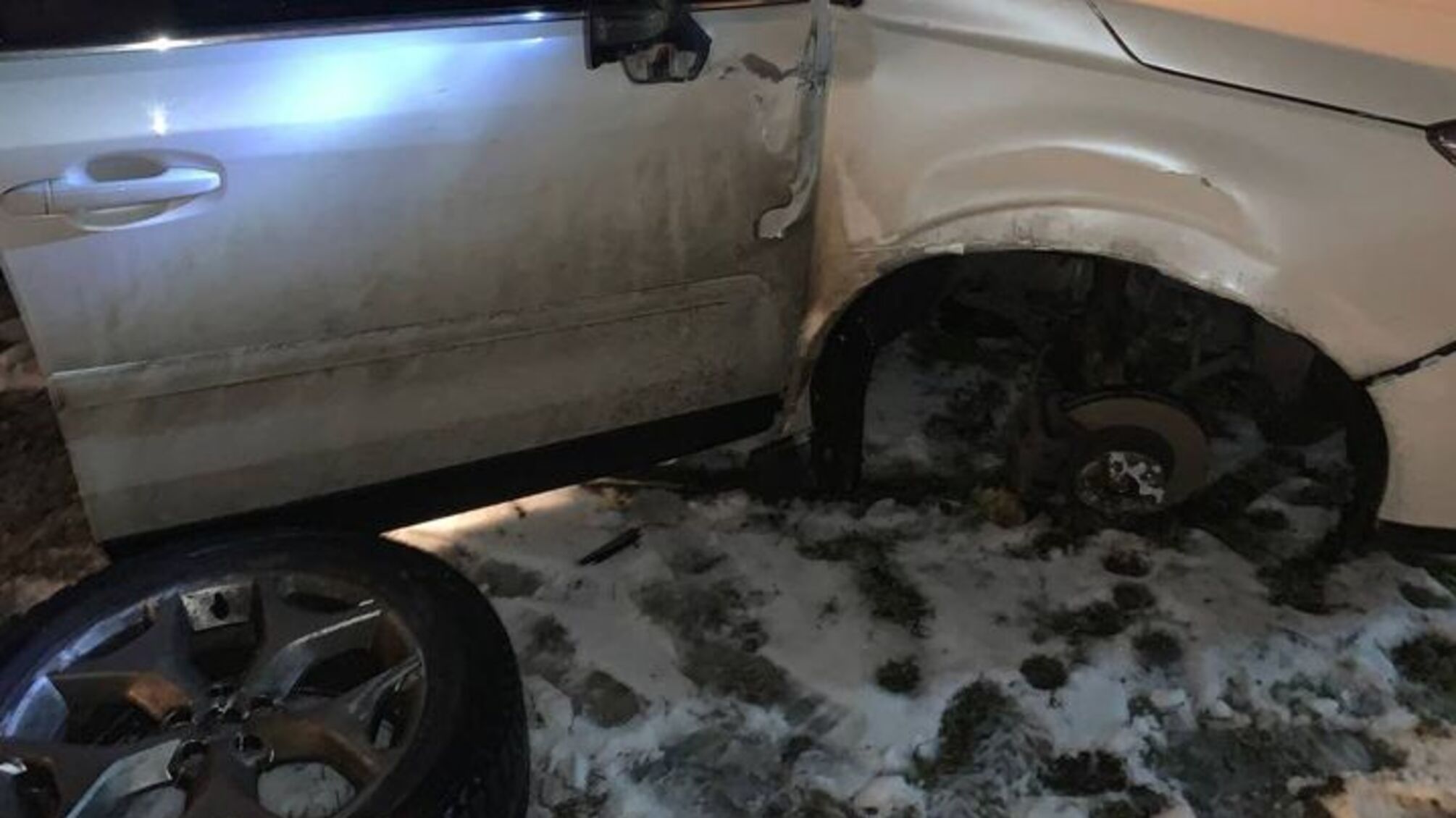 ДТП посеред столиці: п'яний водій вилетів на тротуар