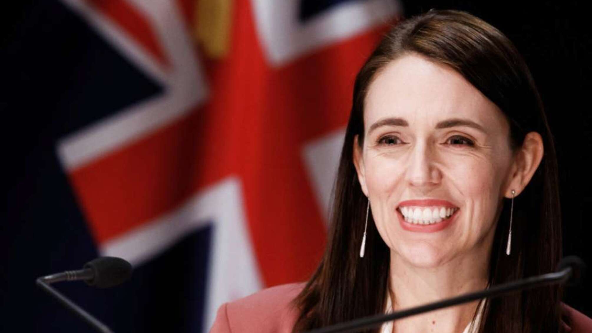 Премьер Новой Зеландии во время своей речи предложила парню жениться (видео)