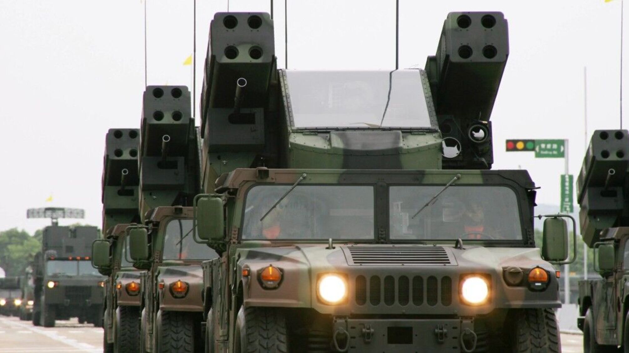Тисячі одиниць техніки та мільйони боєприпасів: у США оголосили, що входить у рекордний пакет військової допомоги для України