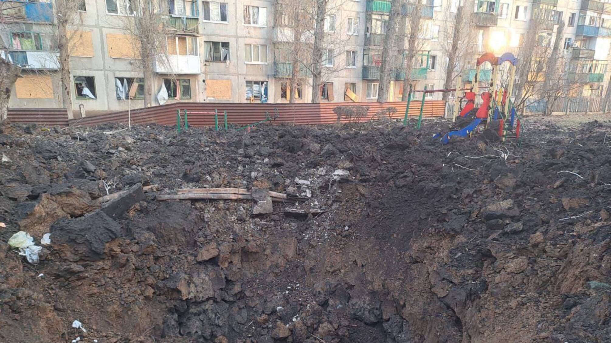 Росіяни вдарили по Краматорську, ракета впала біля дитсадка (фото)