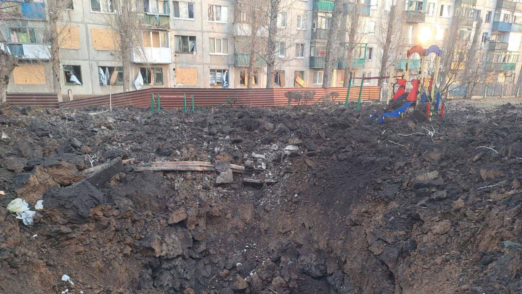 Росіяни вдарили по Краматорську, ракета впала біля дитсадка (фото) 