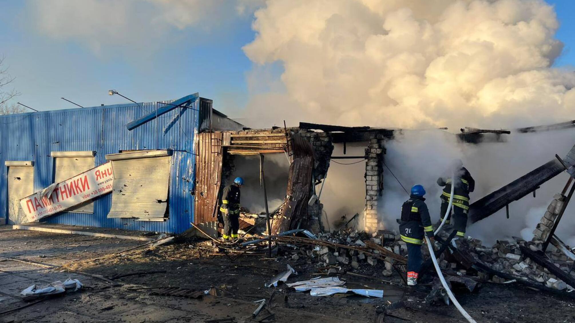 Уничтожены дома и магазины: на Харьковщине россияне продолжают артиллерийский террор (фото)