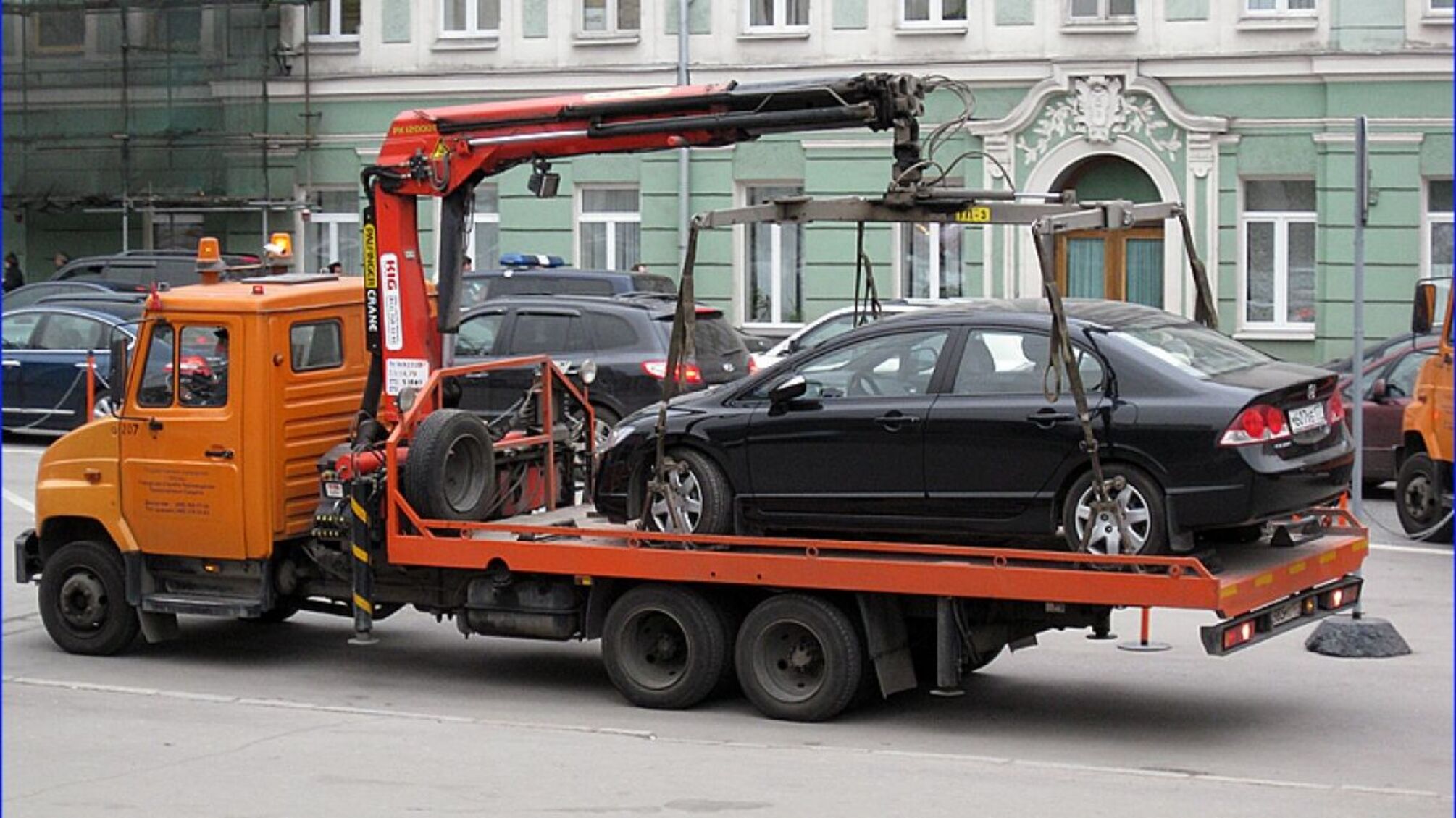 У Дніпрі автомобіліст виграв суд щодо незаконної евакуації його машини: подробиці