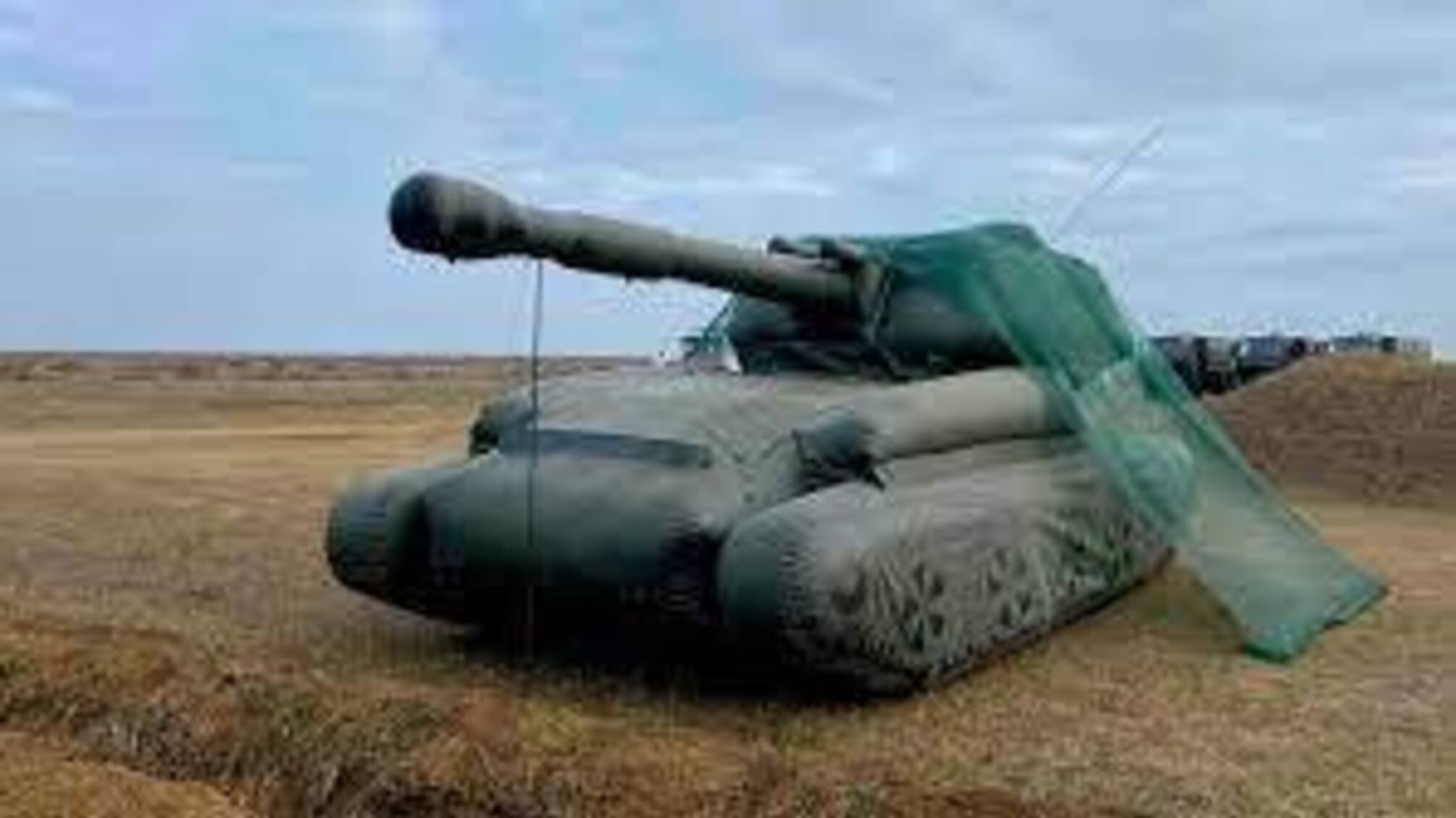 Росіяни використовують муляжі танків для імітації наступу на Запоріжжя