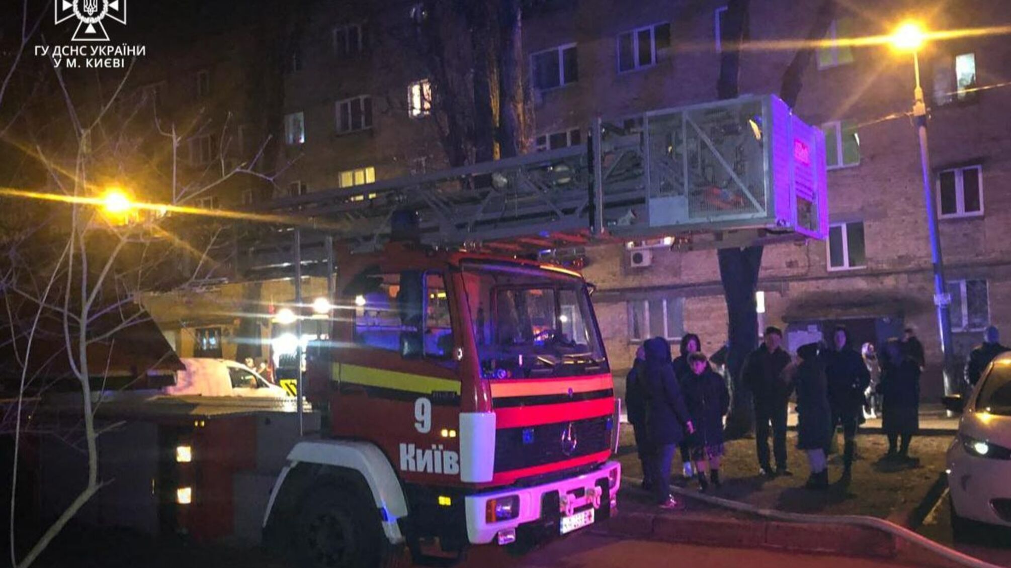 В Святошинском районе произошел пожар в многоэтажке: есть жертва 
