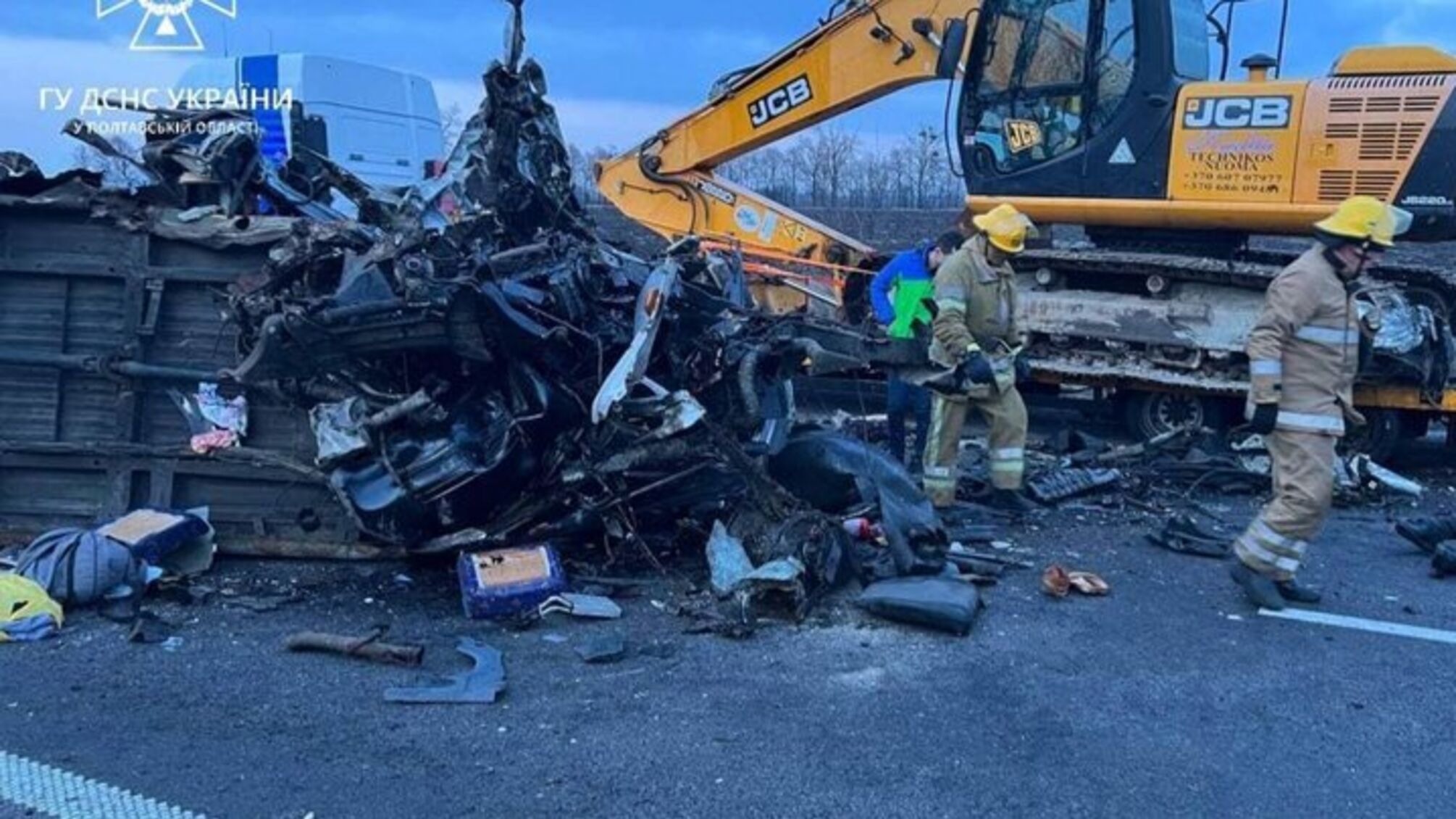 На трассе Киев - Харьков – масштабное ДТП: сообщается о 6 погибших