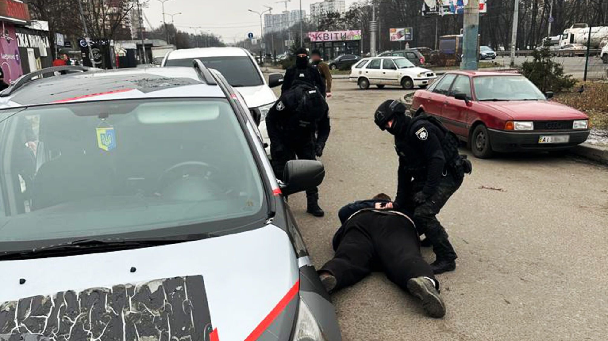 В Киеве задержали псевдополицейского, который требовал деньги за 'закрытие дела' (фото)
