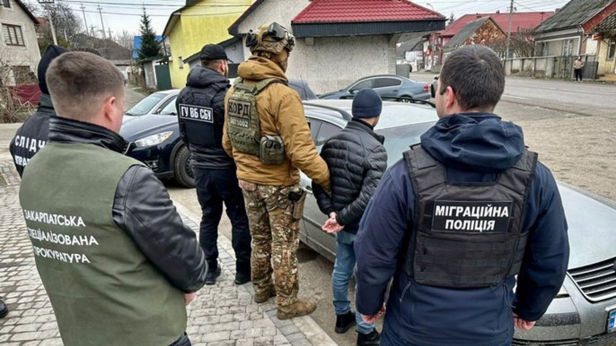 Снабжал ухилянцев гидрокостюмами и переправлял в Румынию: полиция задержала закарпатца