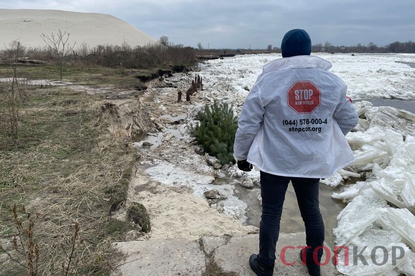 Село Зазимье на Киевщине страдает от добычи песка Село Зазимье на Киевщине страдает от добычи песка