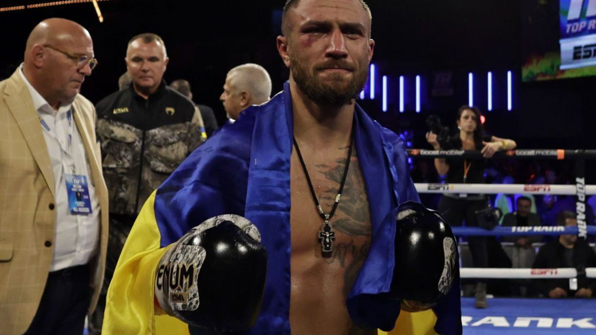 Розплата за підтримку московських попів: боксера Ломаченка внесли до реєстру зрадників України