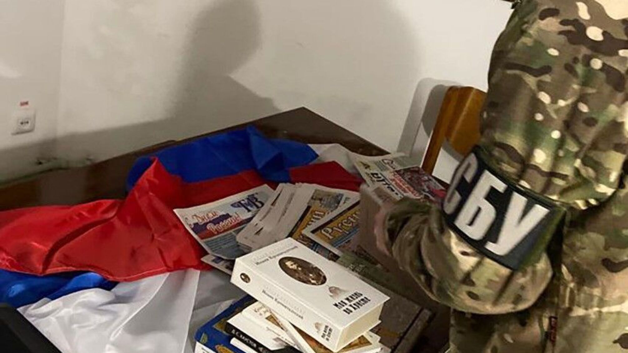 У єпархіях УПЦ (МП) виявили листівки об’єднання Медведчука, російські 'триколори' та колишні склади окупантів – СБУ