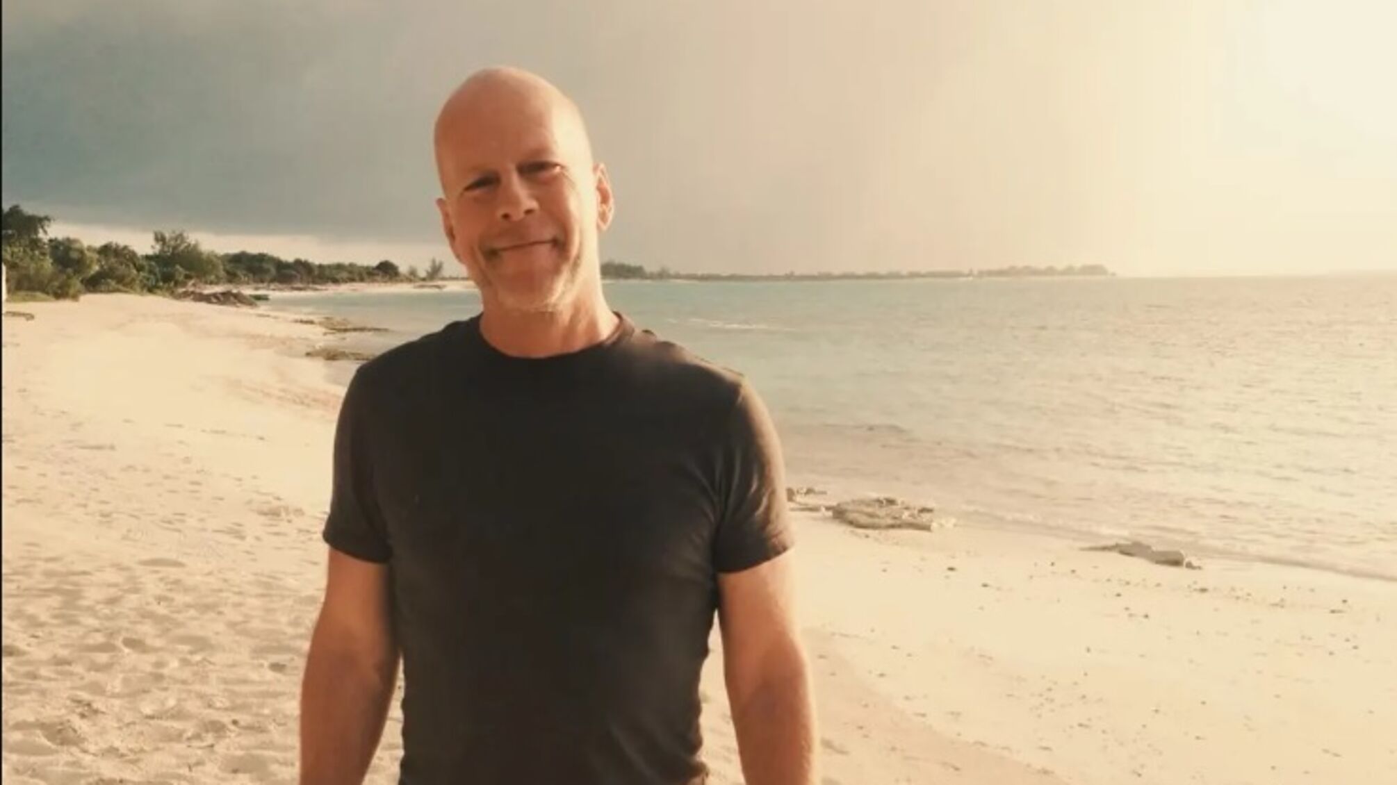 Гленн Гордон Керон розповідає про стан Брюса Вілліса, який бореться з деменцією