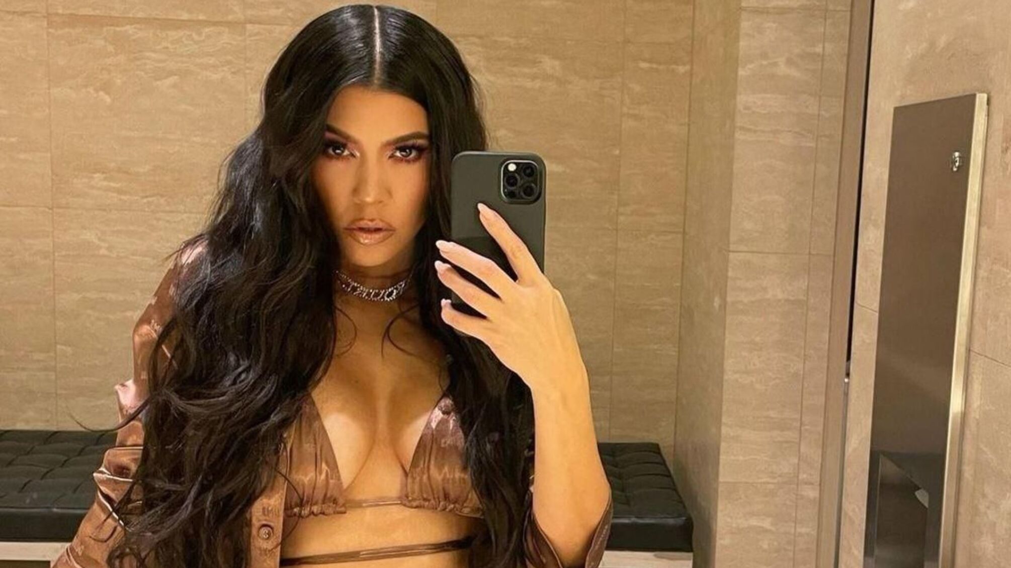 Вагітну Кортні Кардашьян захейтили через бруд у спальні