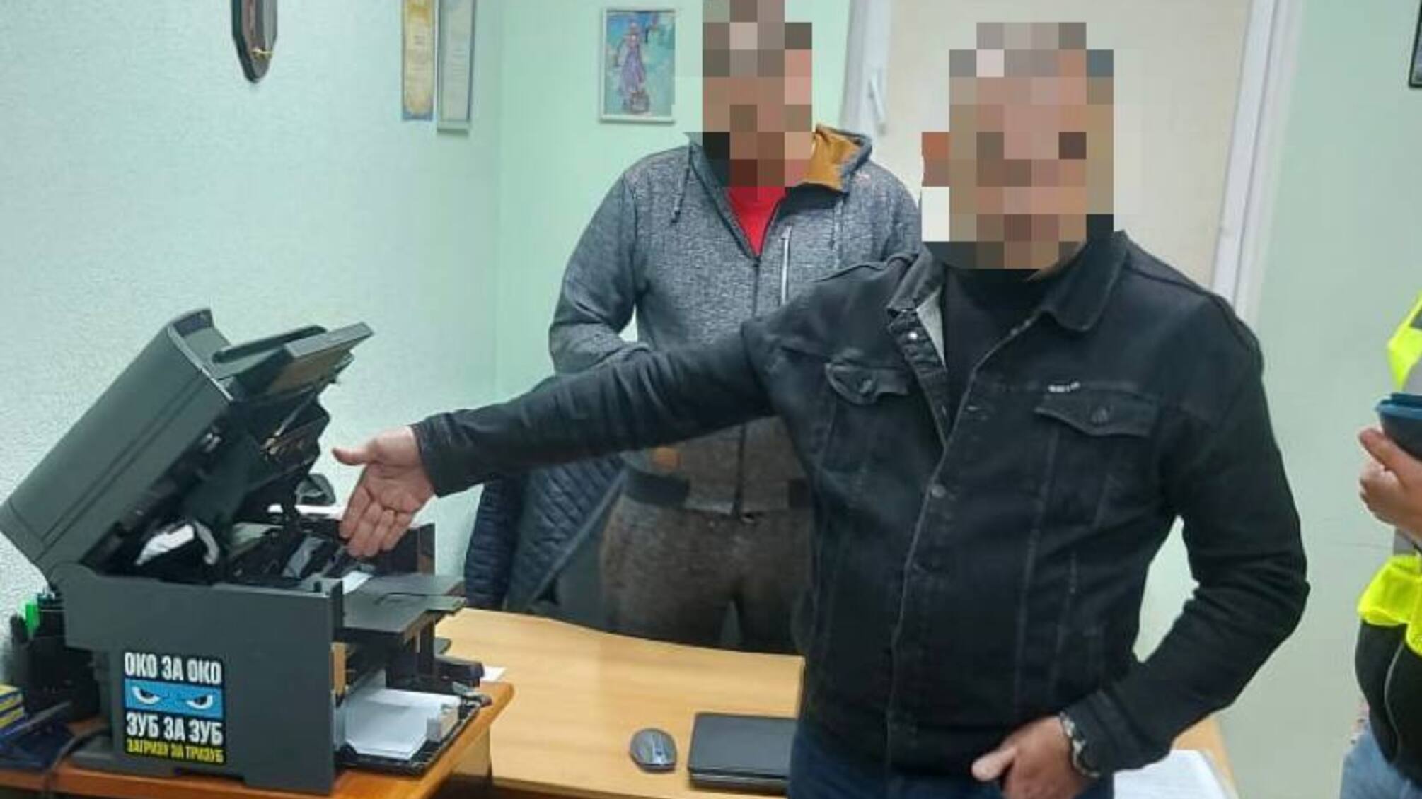 У Києві адвокат 'розвів' клієнта на гроші: правника затримала СБУ