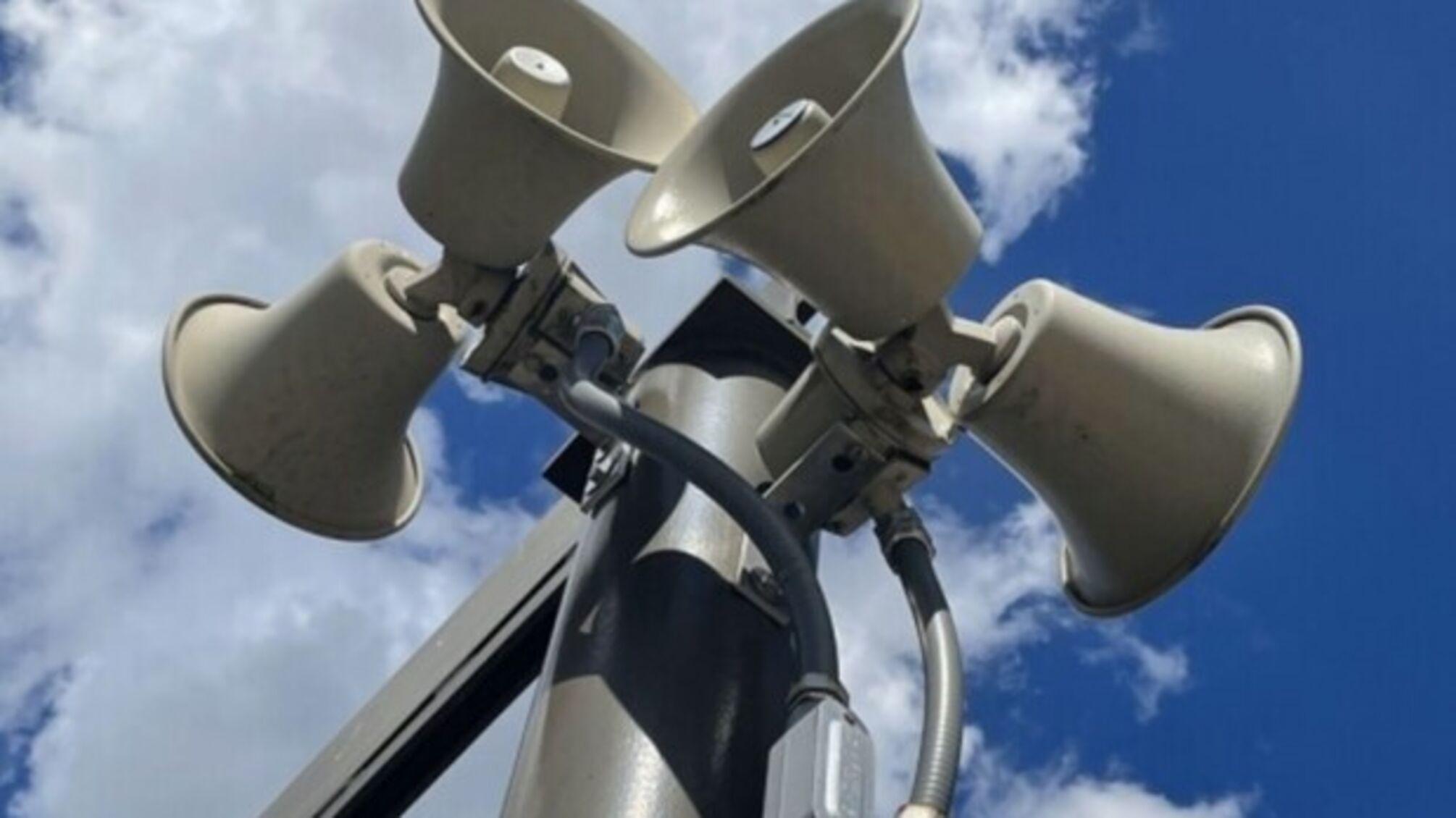 В Чернигове почти сутки не работали сирены: двое местных украли кабели