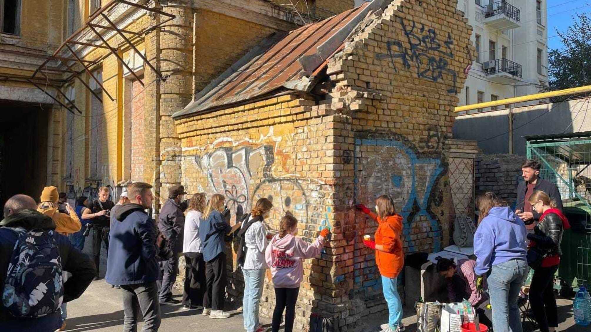 Столичные активисты провели акцию 'Спасем дом Сикорского'