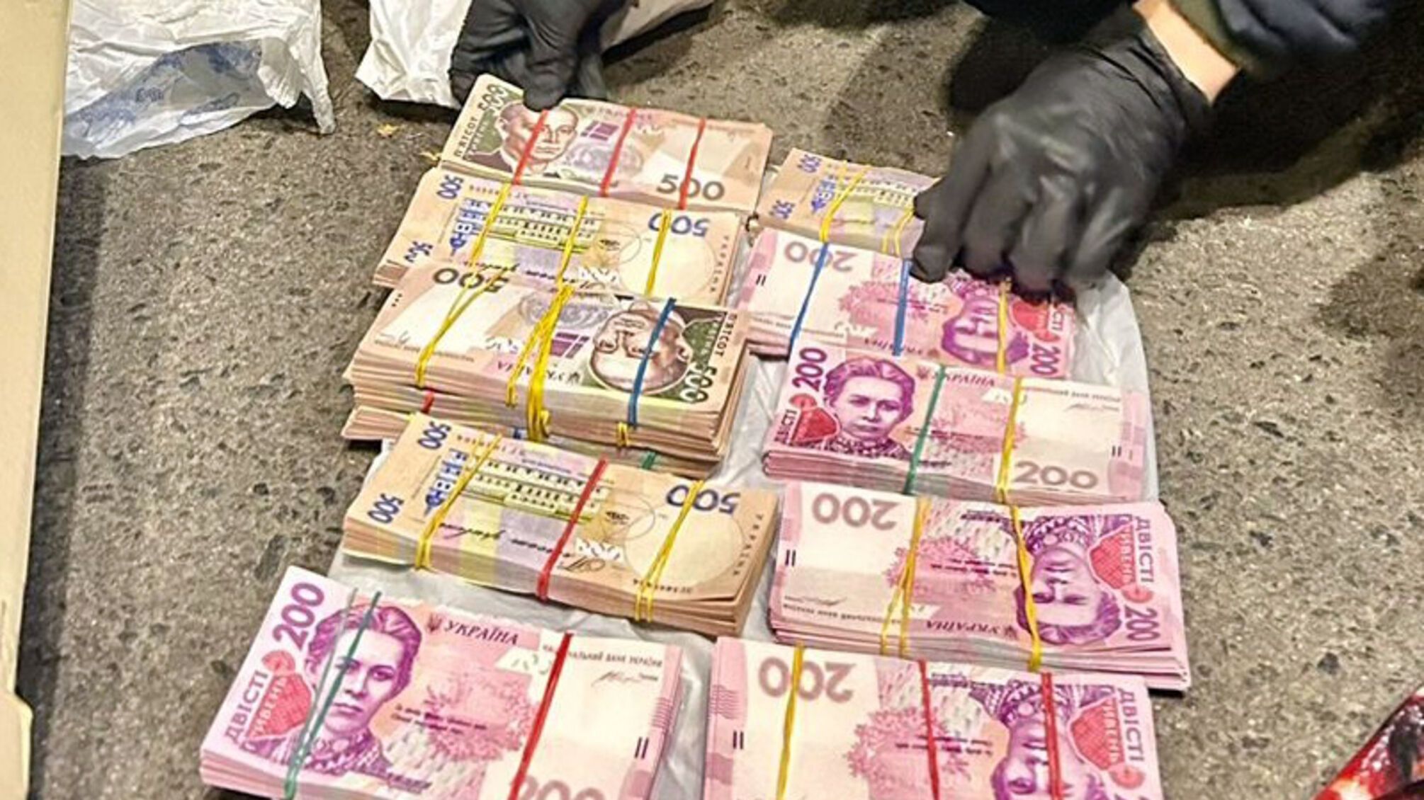 У Дніпрі поліція затримала командира взводу за вимагання 600 тис. грн хабаря з підлеглих