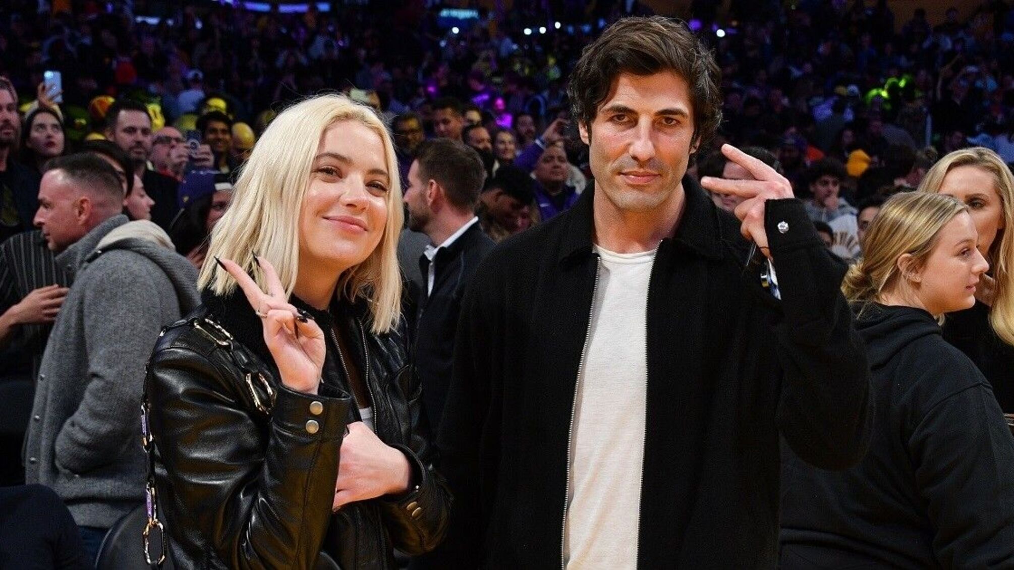 Бывшая девушка Кары Делевинь ждет ребенка с новым бойфрендом