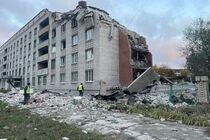 Оккупанты обстреляли общежитие в Славянске: под завалами студенты