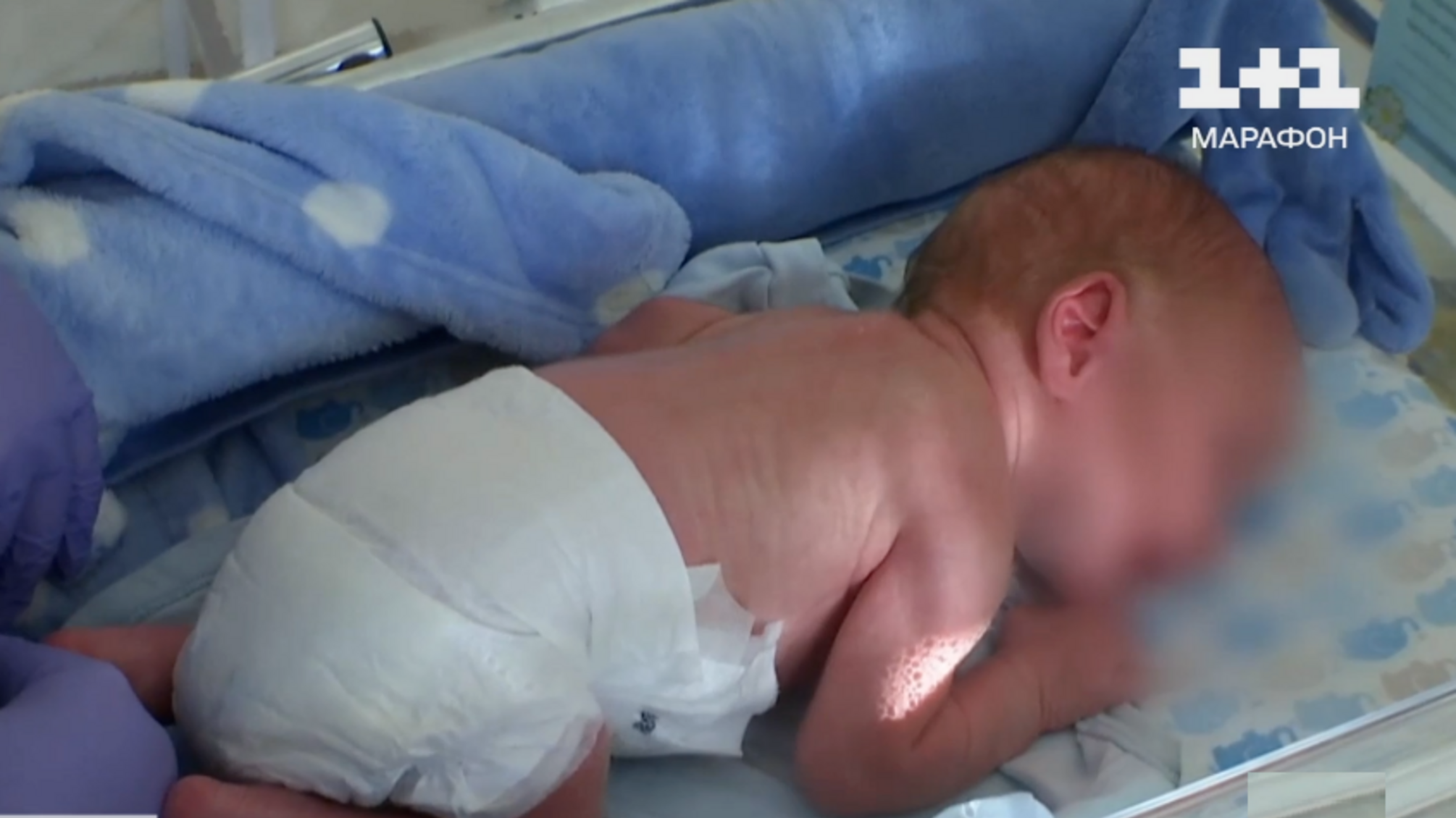 В Киеве в «окне жизни» вместе с запиской оставили 10-дневного младенца